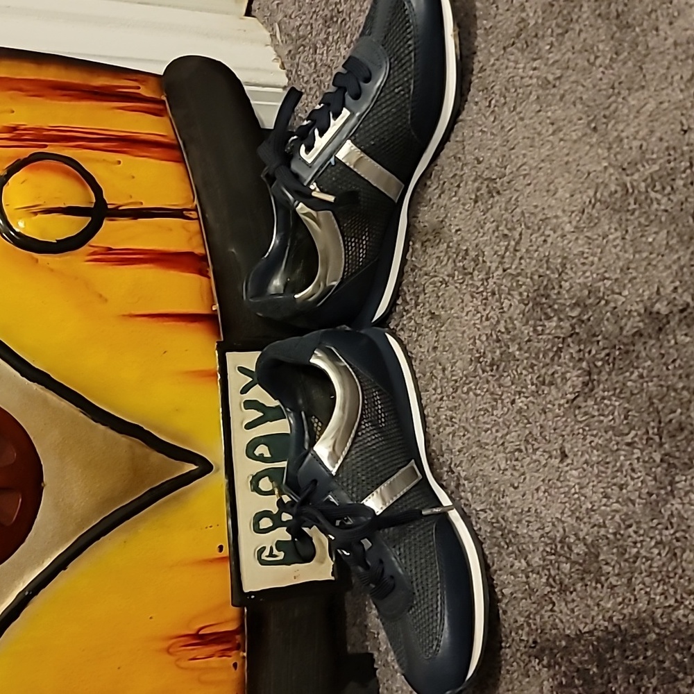 Shoes - Picture 2 of 4